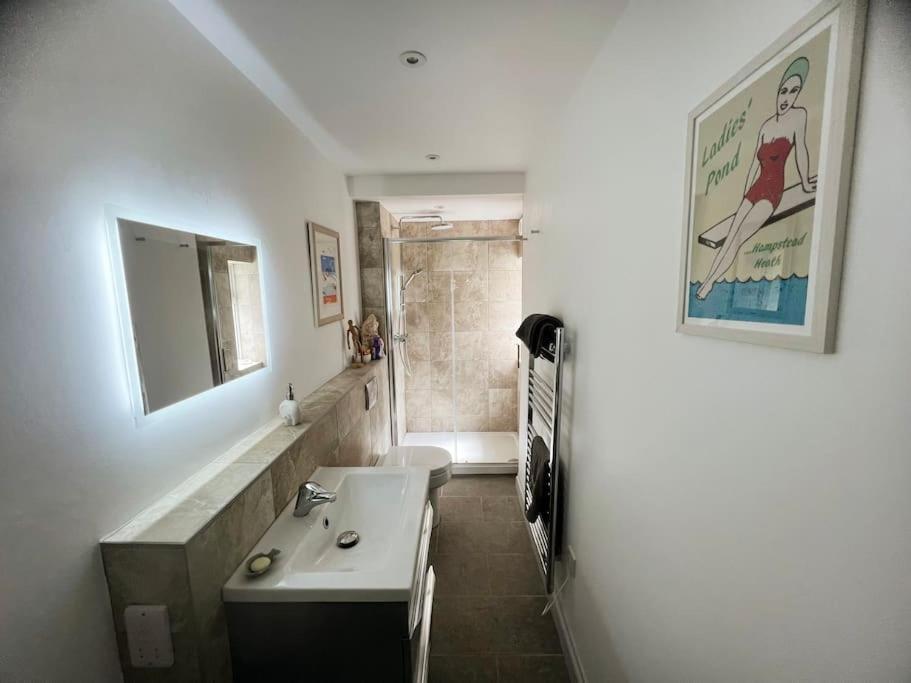 Self-Contained Ensuite Double Or Twin Bedroom In Pentir Bangor  Exterior foto